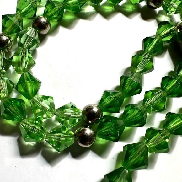 Green beaded rhinestone cross necklace - Picture 10 of 11